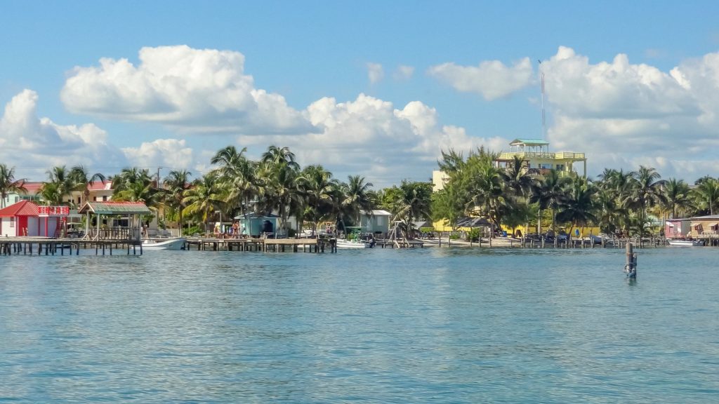 Caye Caulker hotels with beautiful paints and outdoor space