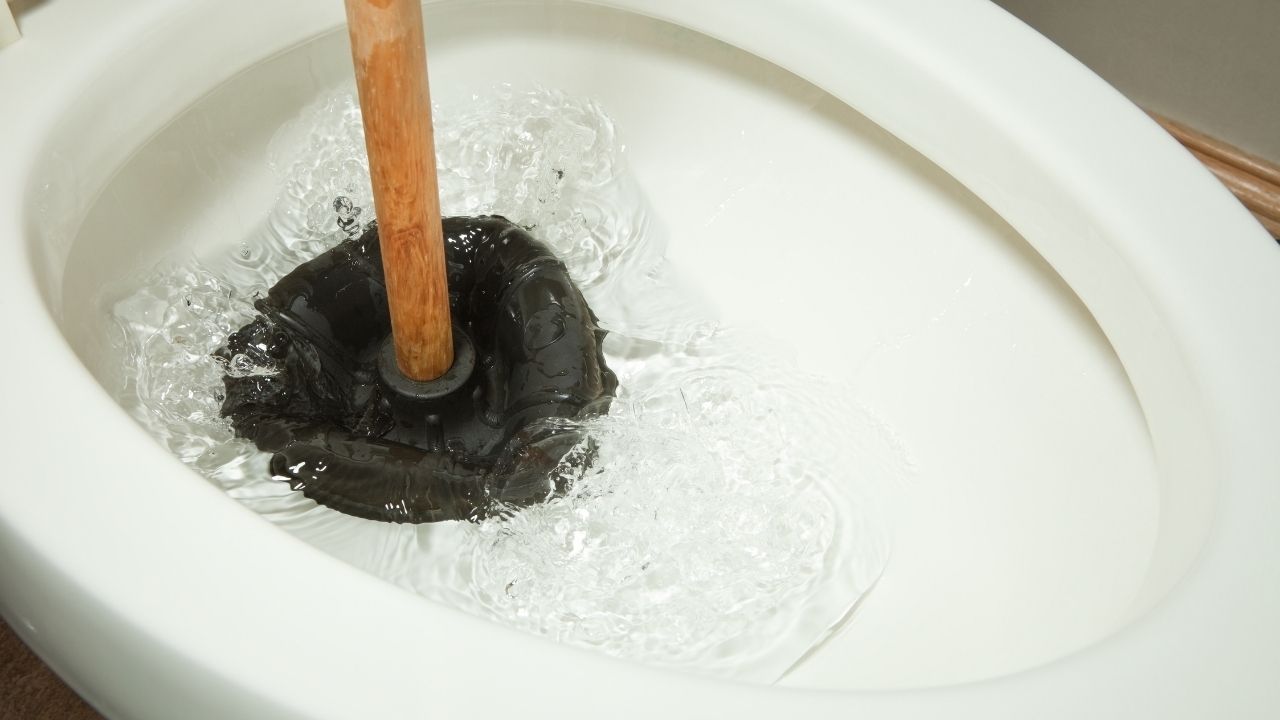 Having a Clogged Toilet? Top 7 Ways on How To Unclog a Toilet